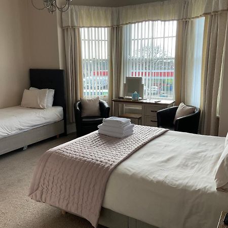 Glenora Guest House ウィットビー エクステリア 写真