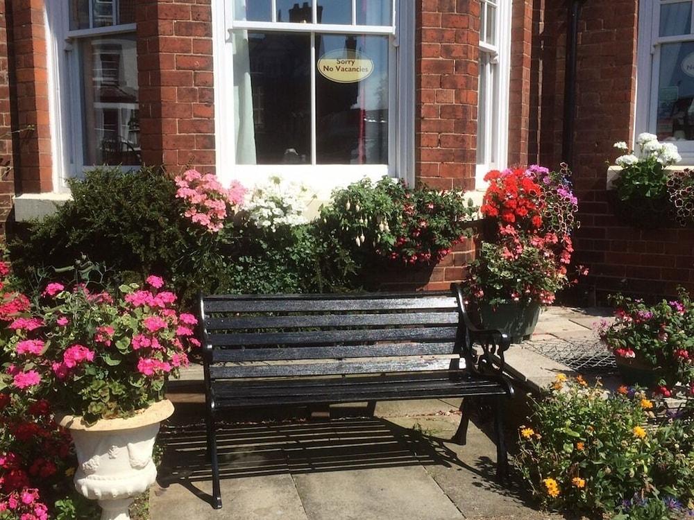 Glenora Guest House ウィットビー エクステリア 写真
