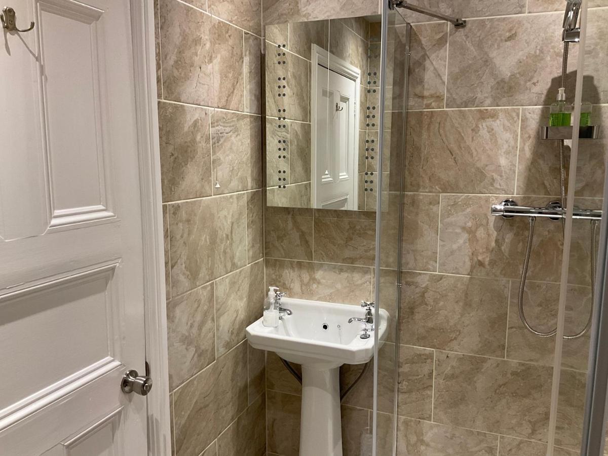 Glenora Guest House ウィットビー エクステリア 写真