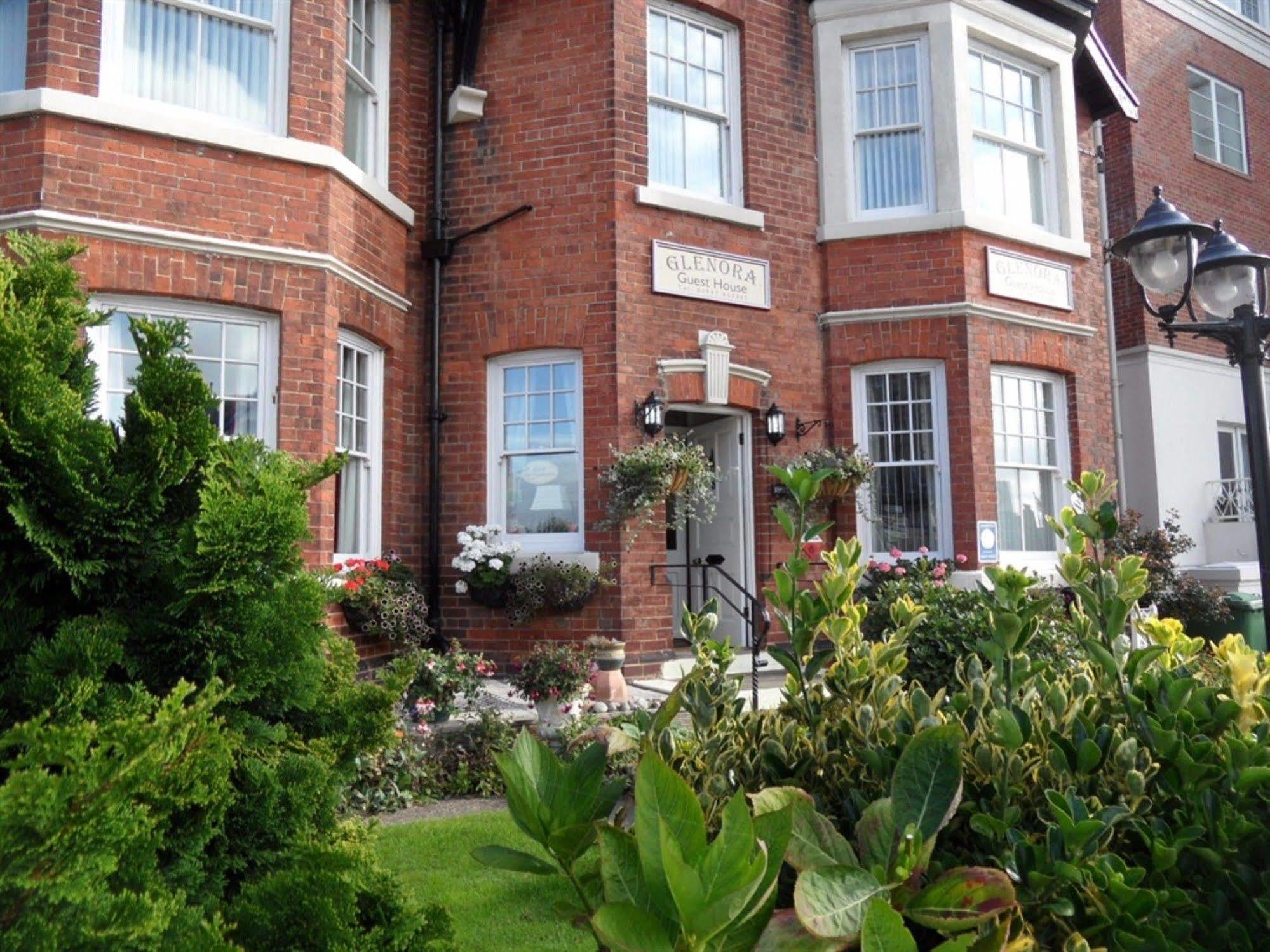 Glenora Guest House ウィットビー エクステリア 写真
