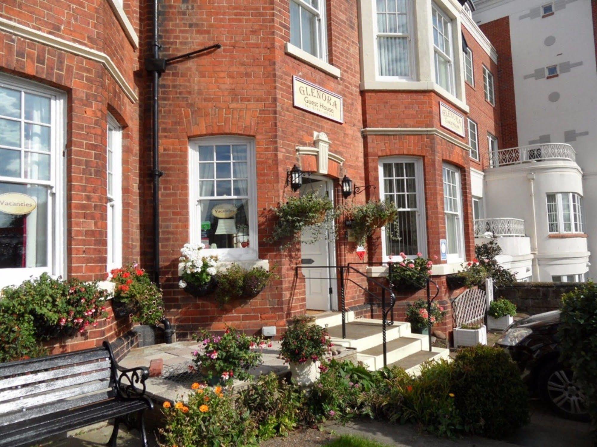 Glenora Guest House ウィットビー エクステリア 写真