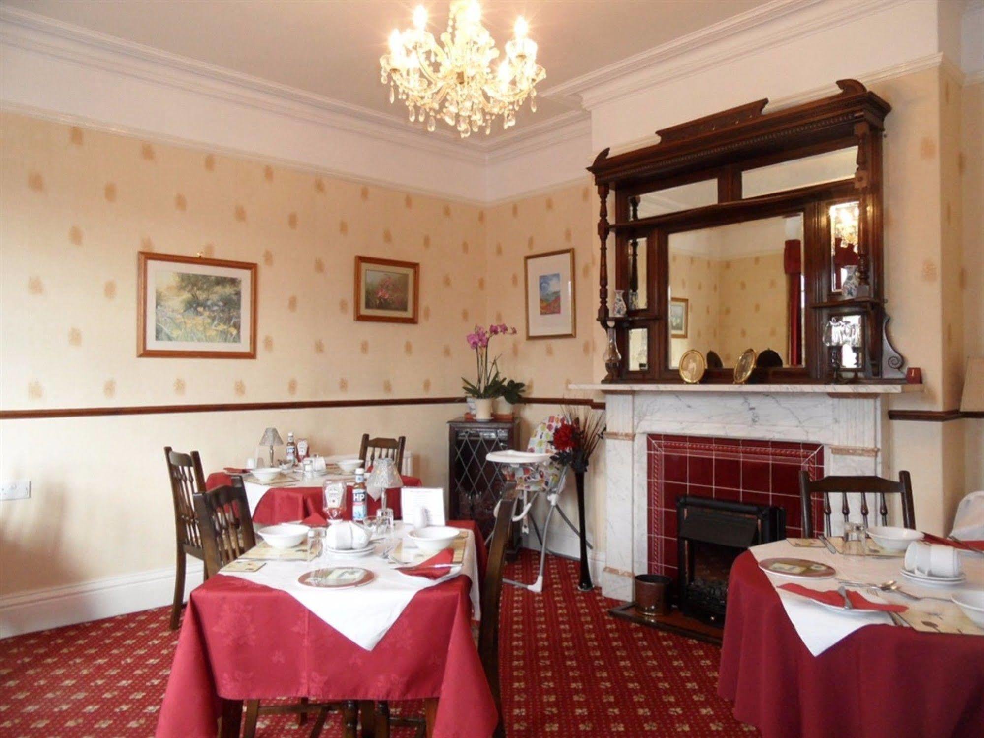 Glenora Guest House ウィットビー エクステリア 写真