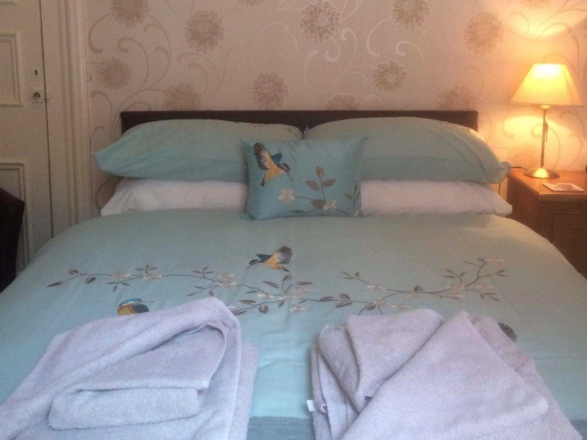 Glenora Guest House ウィットビー エクステリア 写真