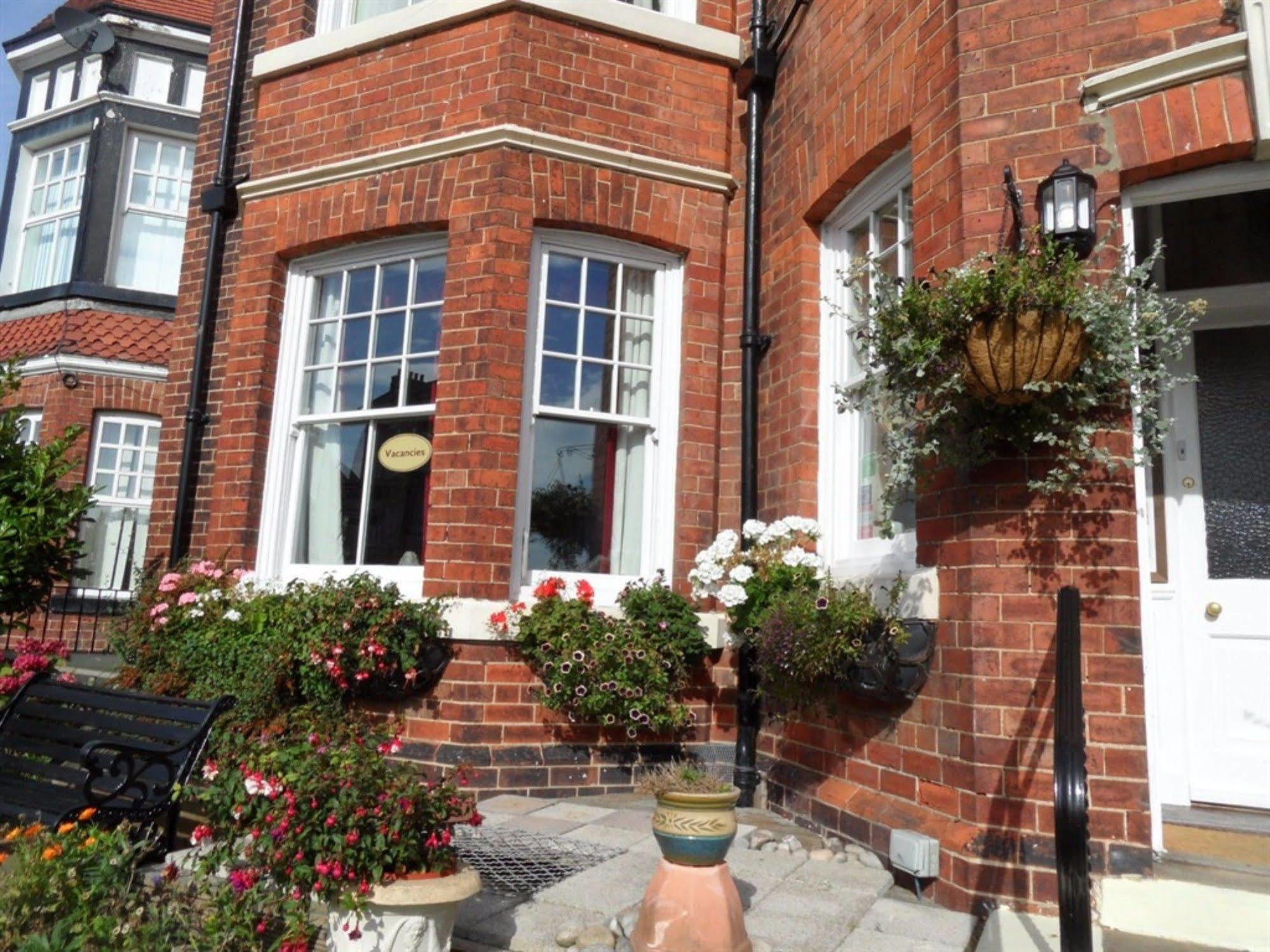 Glenora Guest House ウィットビー エクステリア 写真