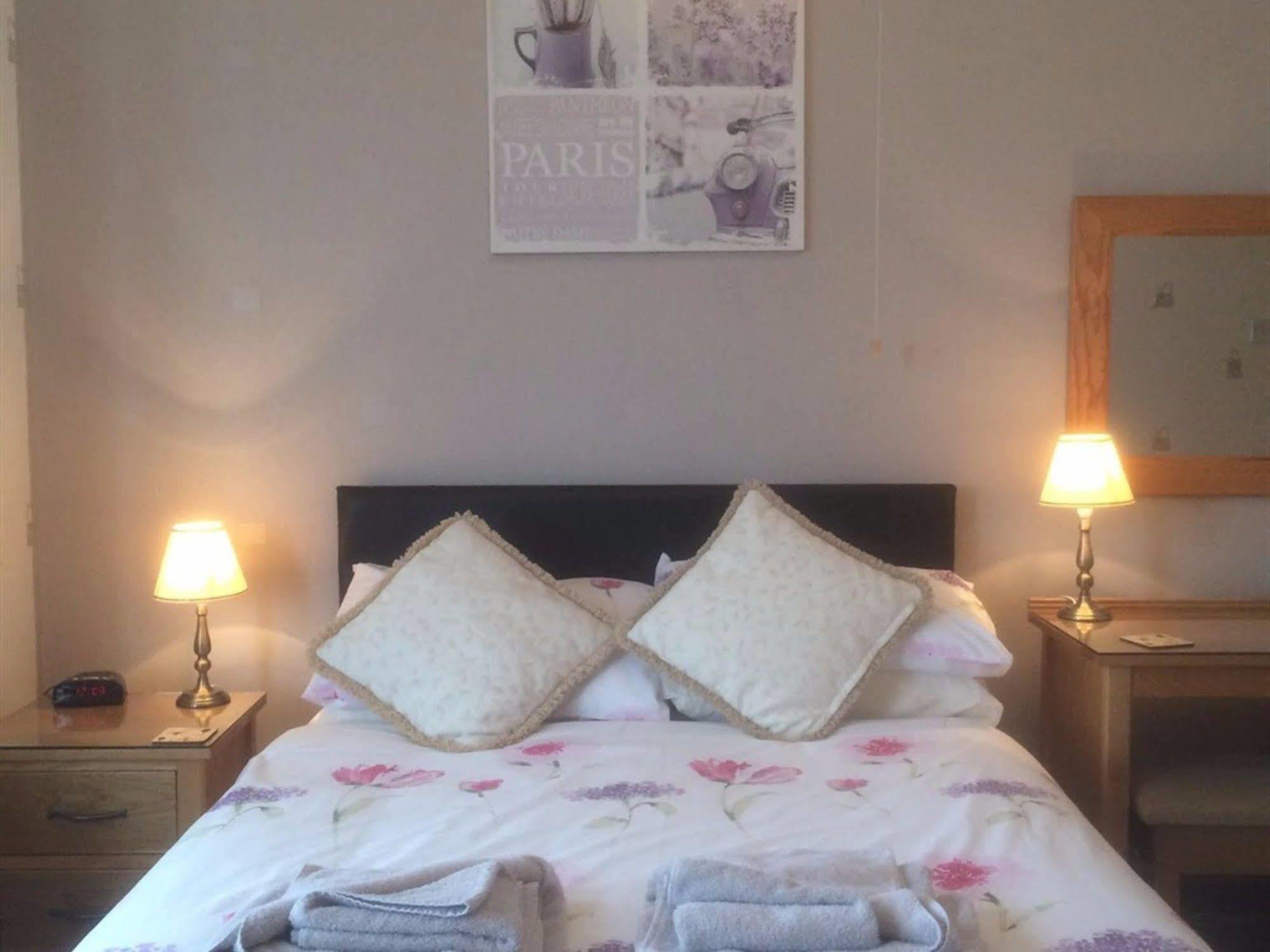 Glenora Guest House ウィットビー エクステリア 写真