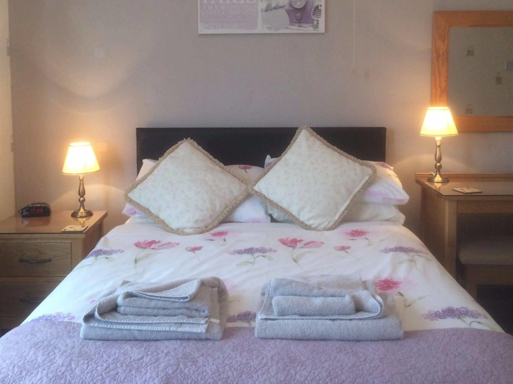 Glenora Guest House ウィットビー エクステリア 写真