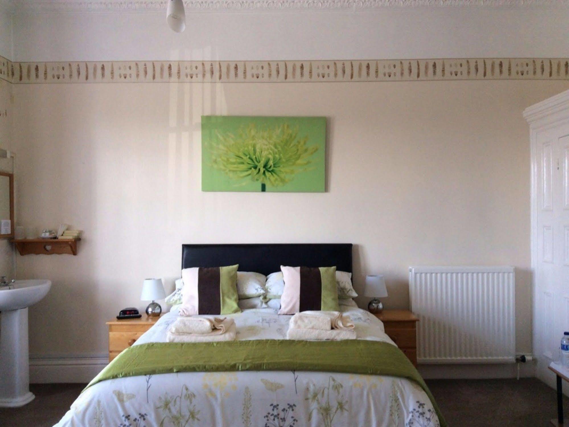 Glenora Guest House ウィットビー エクステリア 写真