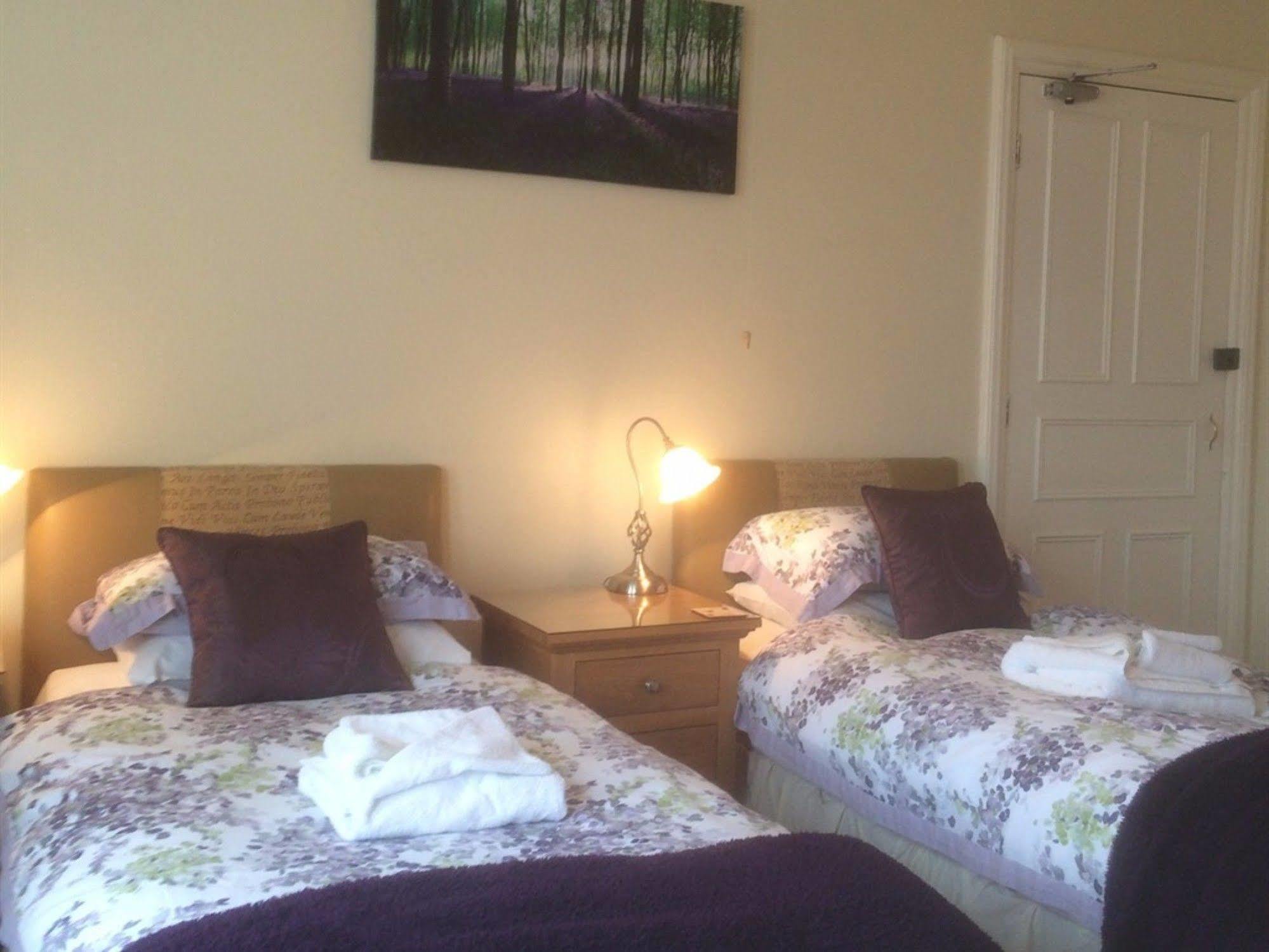 Glenora Guest House ウィットビー エクステリア 写真