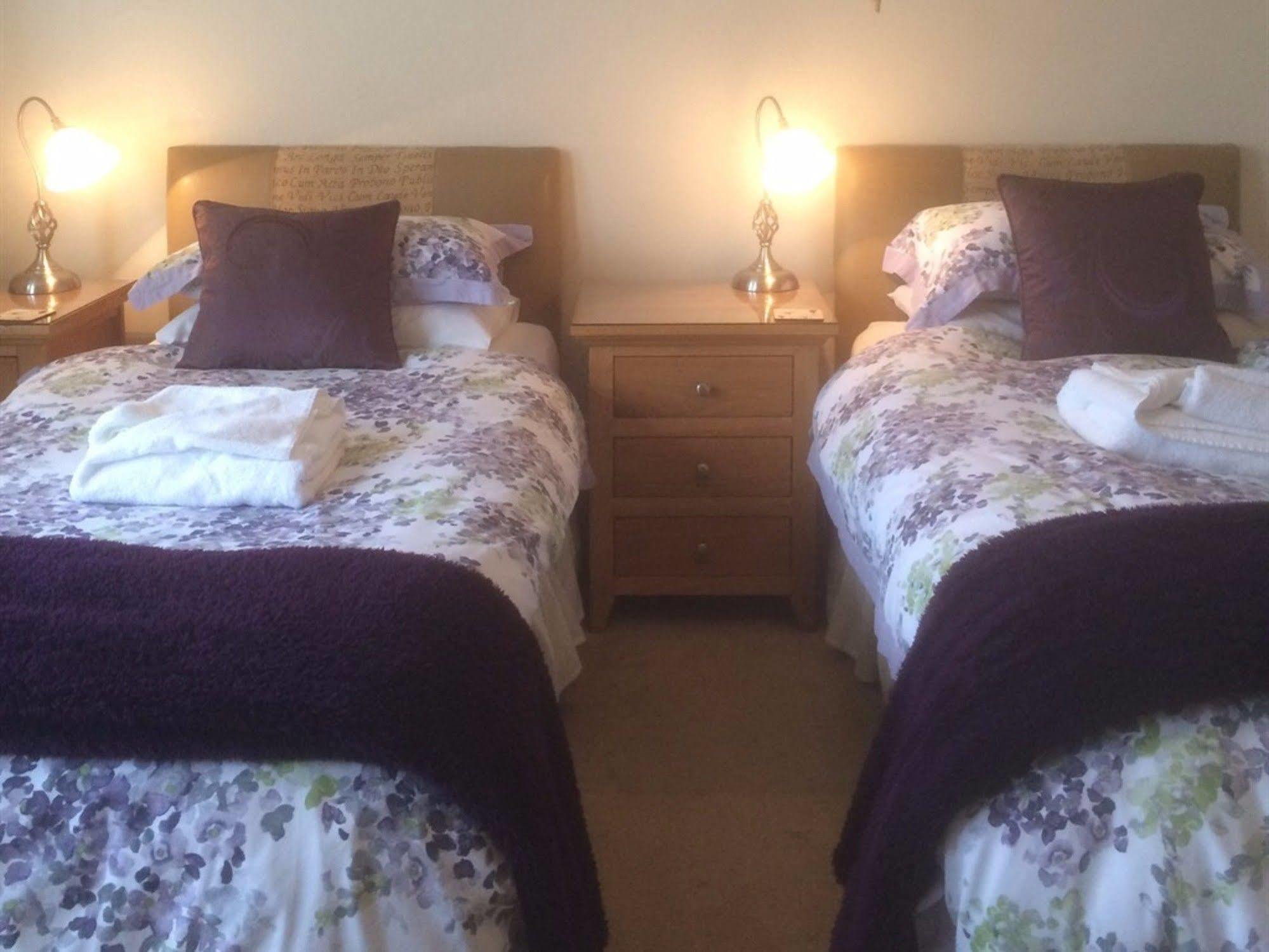 Glenora Guest House ウィットビー エクステリア 写真