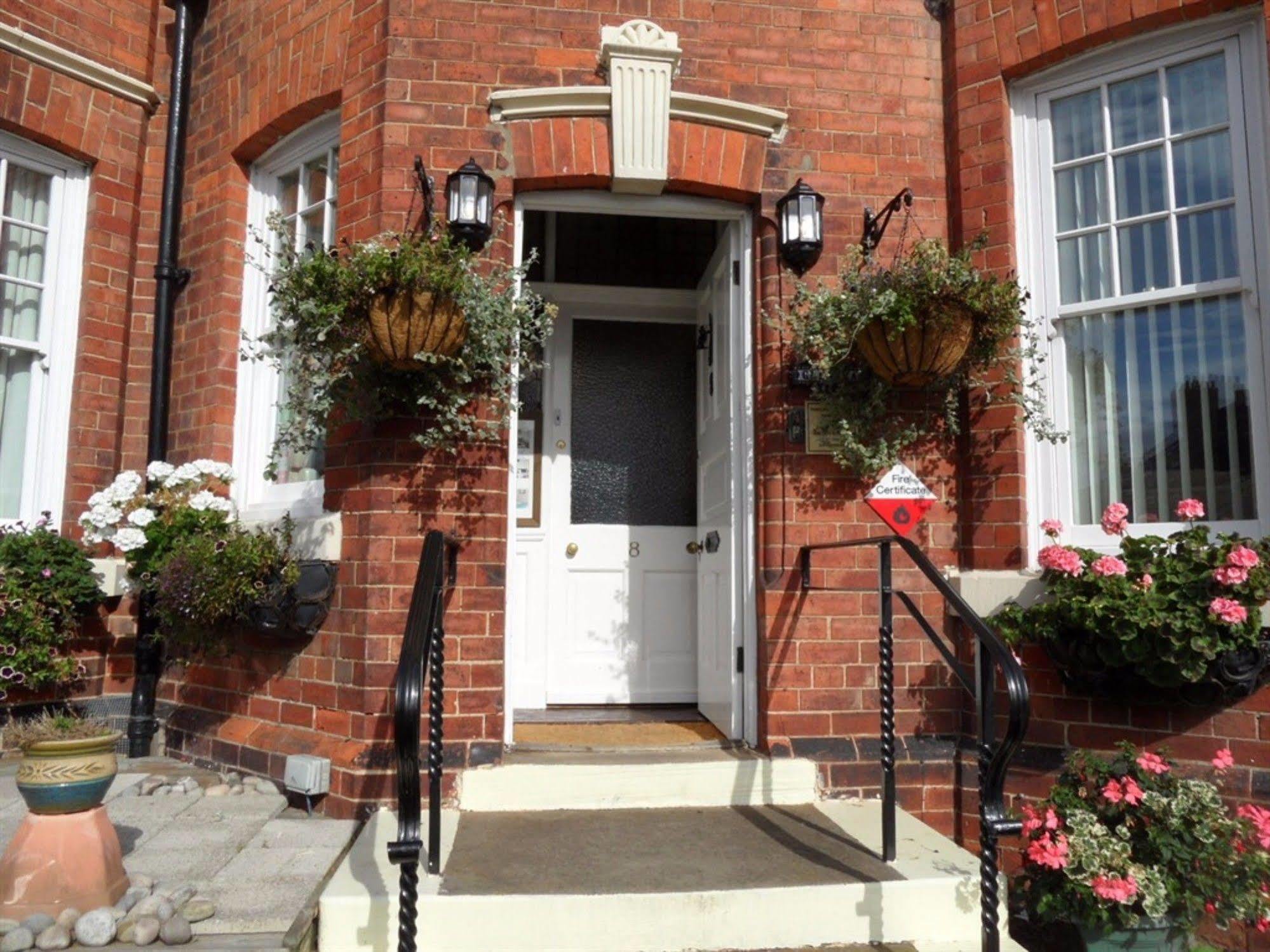 Glenora Guest House ウィットビー エクステリア 写真